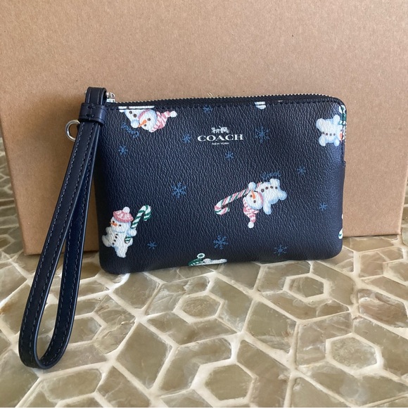 SOLD! Coach Boxed Corner Zip Wristlet Snowman Print in Silver/Midnight Multi - Picture 5 of 10